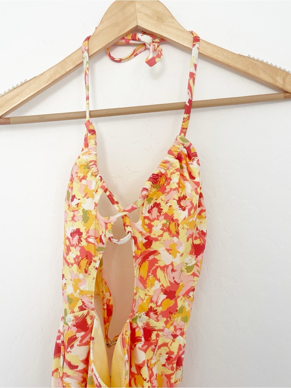 Cupshe floral cutout cheeky one piece swim suit size small - Picture 2 of 6